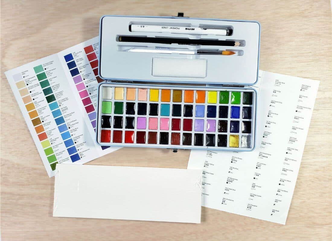 Check out this detailed review of the MeiLiang Watercolors Set of 52. In this review, you learn about the accessories that come with this watercolour set, the pros and cons of using this set, and who these watercolours are best suited for.